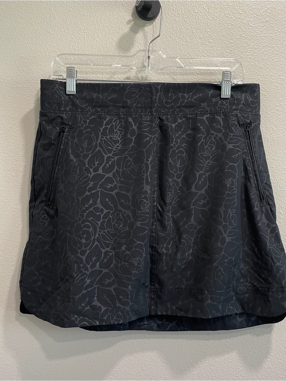 Orvis size medium black skort,pickleball,tennis,pockets